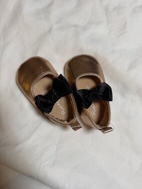 Rising Star Metallic Gold Baby Mary Jane Shoes with Black Bow